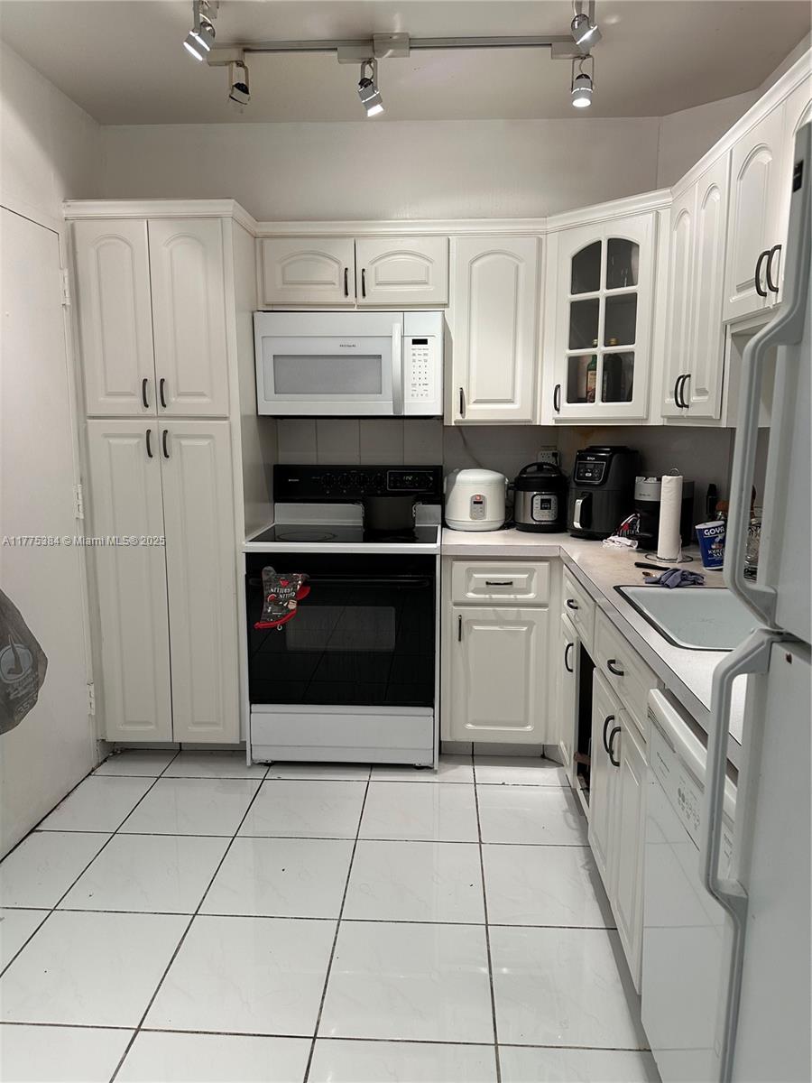 ARLEN HOUSE WEST CONDO - Residential