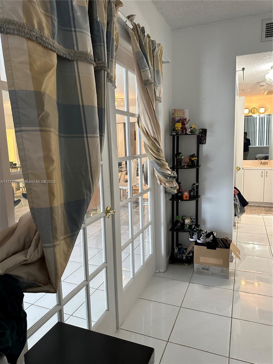 ARLEN HOUSE WEST CONDO - Residential