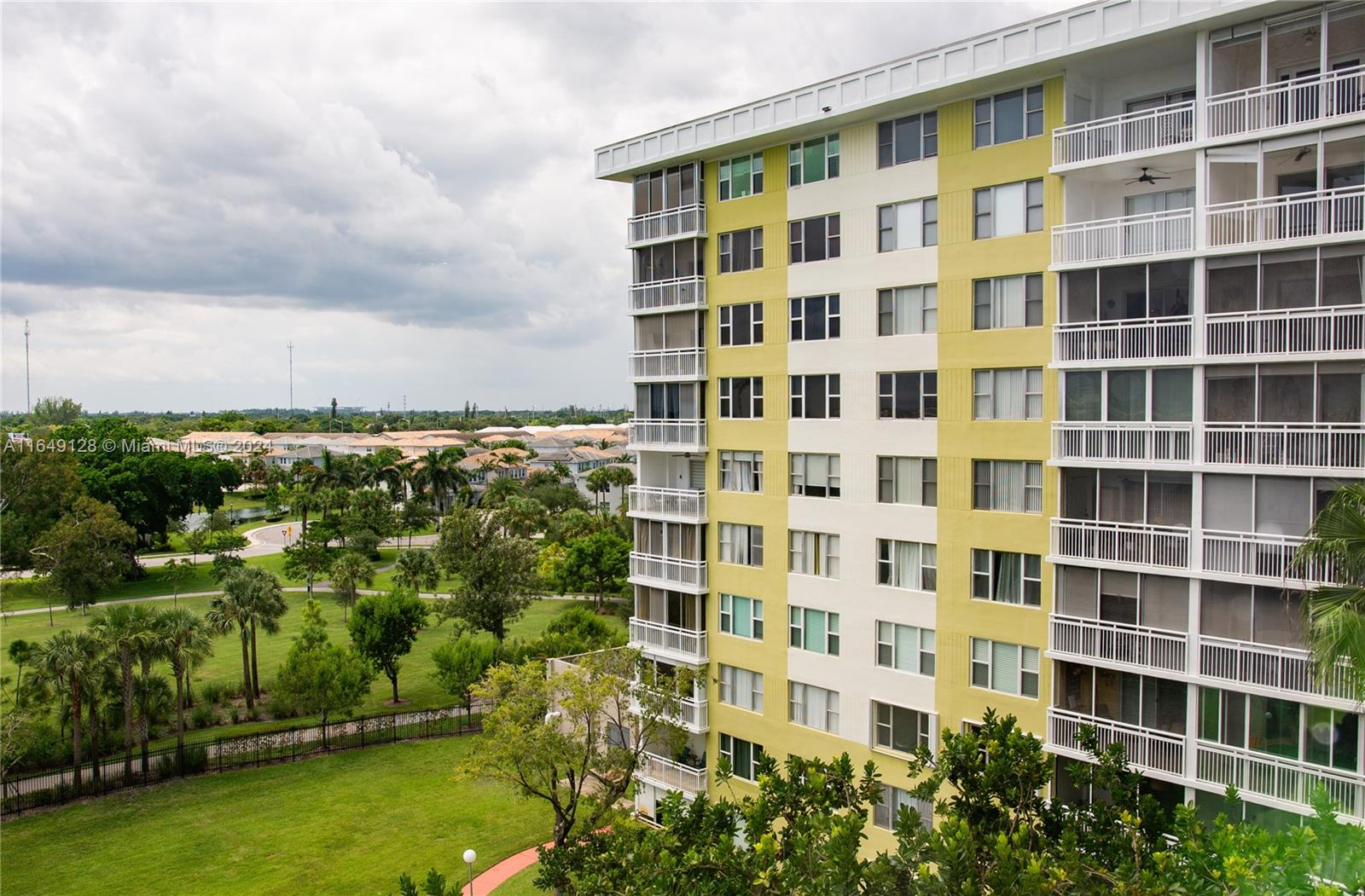 View Hollywood, FL 33021 condo