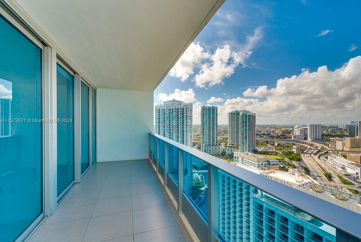 Beautiful 1 bedroom, 1.5 bathrooms with porcelain white floors sub zero refrigerator and top amenities. Unit comes, building offers all the hotel services in your unit.