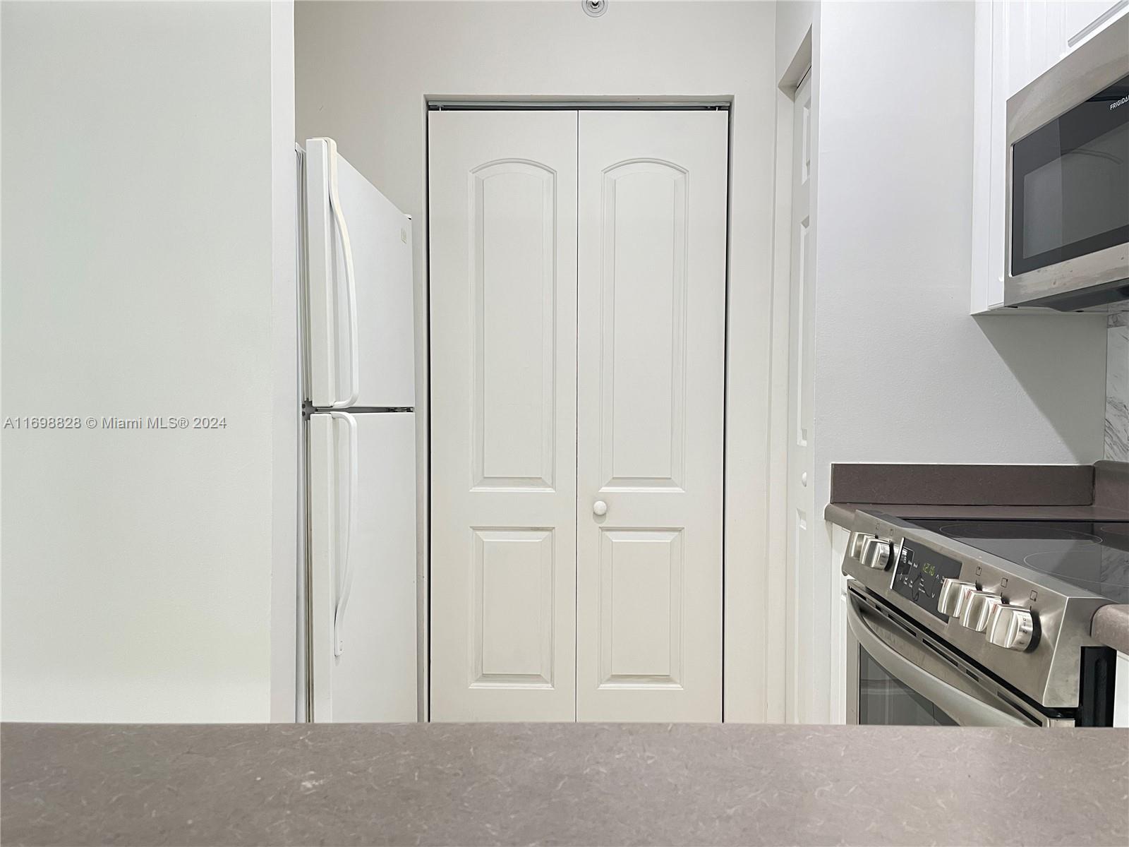 PORTO BELLAGIO CONDO - Residential
