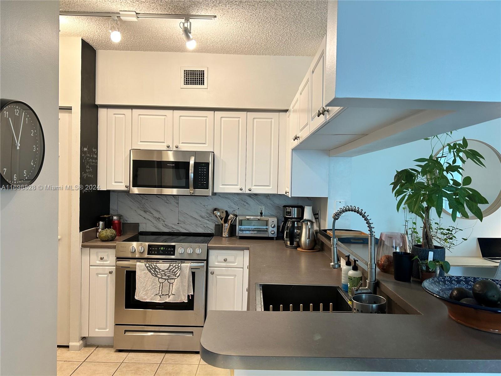 PORTO BELLAGIO CONDO - Residential