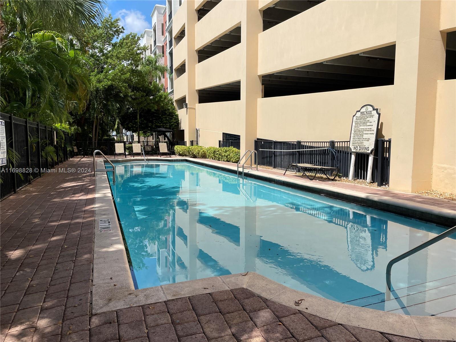 PORTO BELLAGIO CONDO - Residential