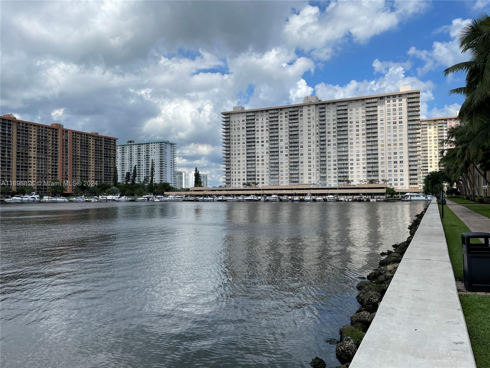 PORTO BELLAGIO CONDO - Residential