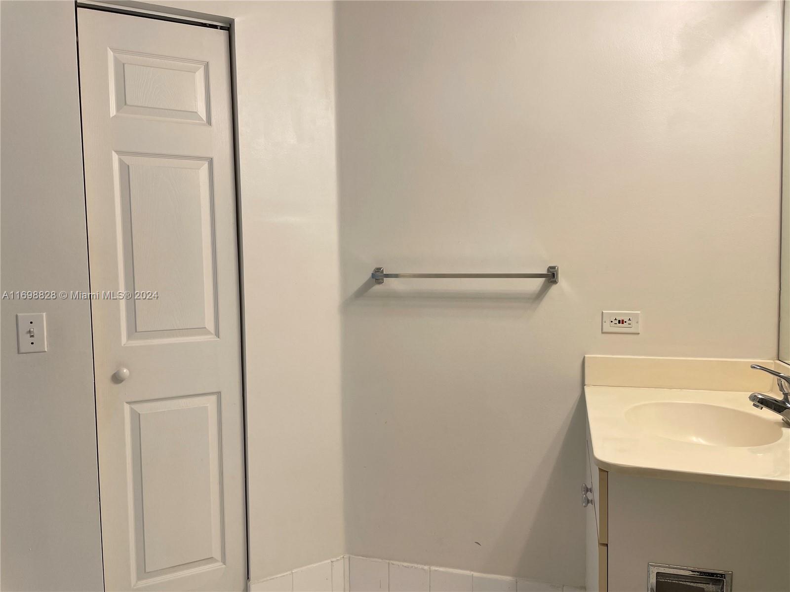 PORTO BELLAGIO CONDO - Residential