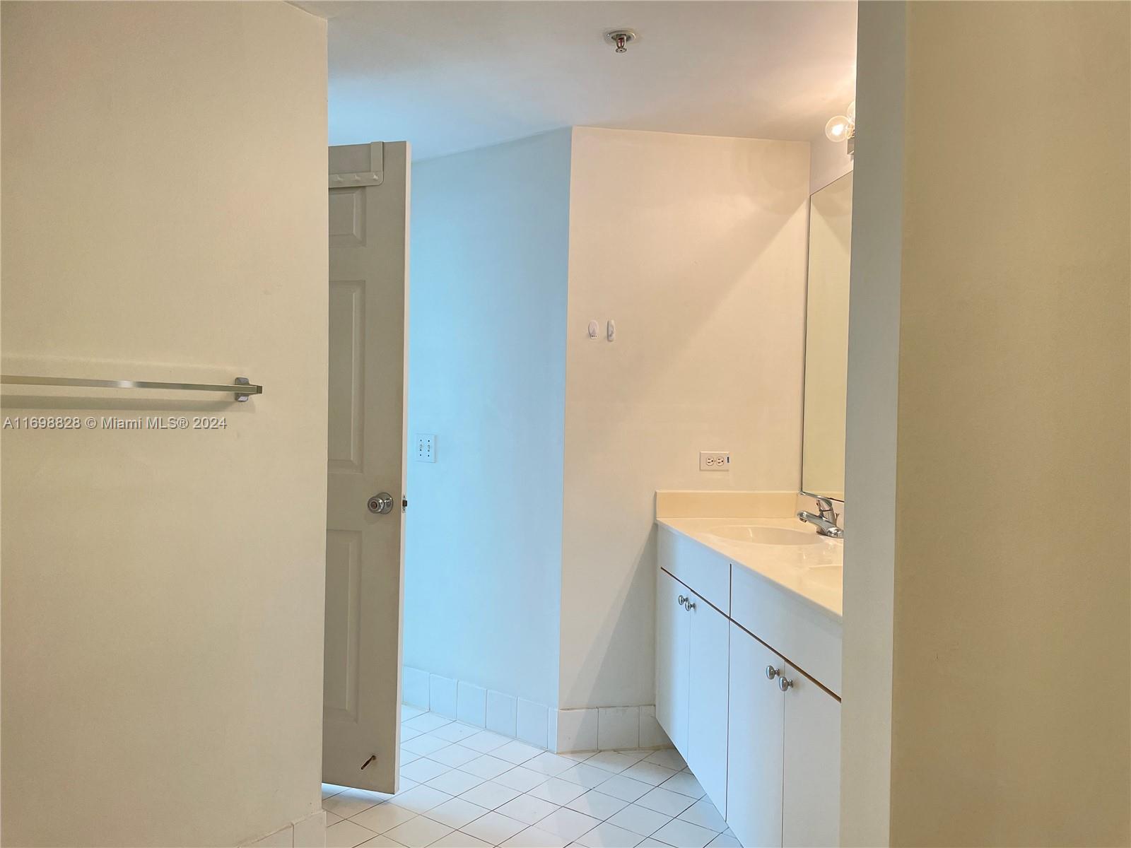 PORTO BELLAGIO CONDO - Residential