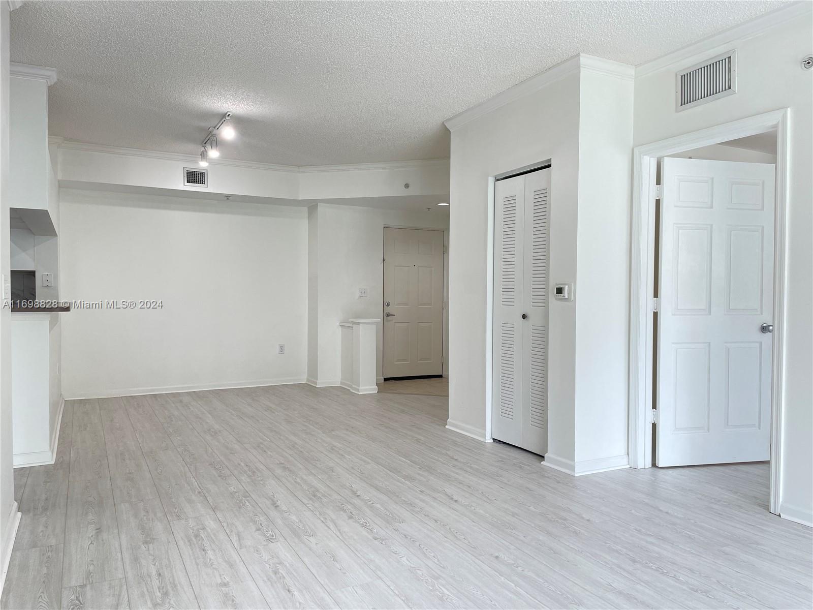 PORTO BELLAGIO CONDO - Residential