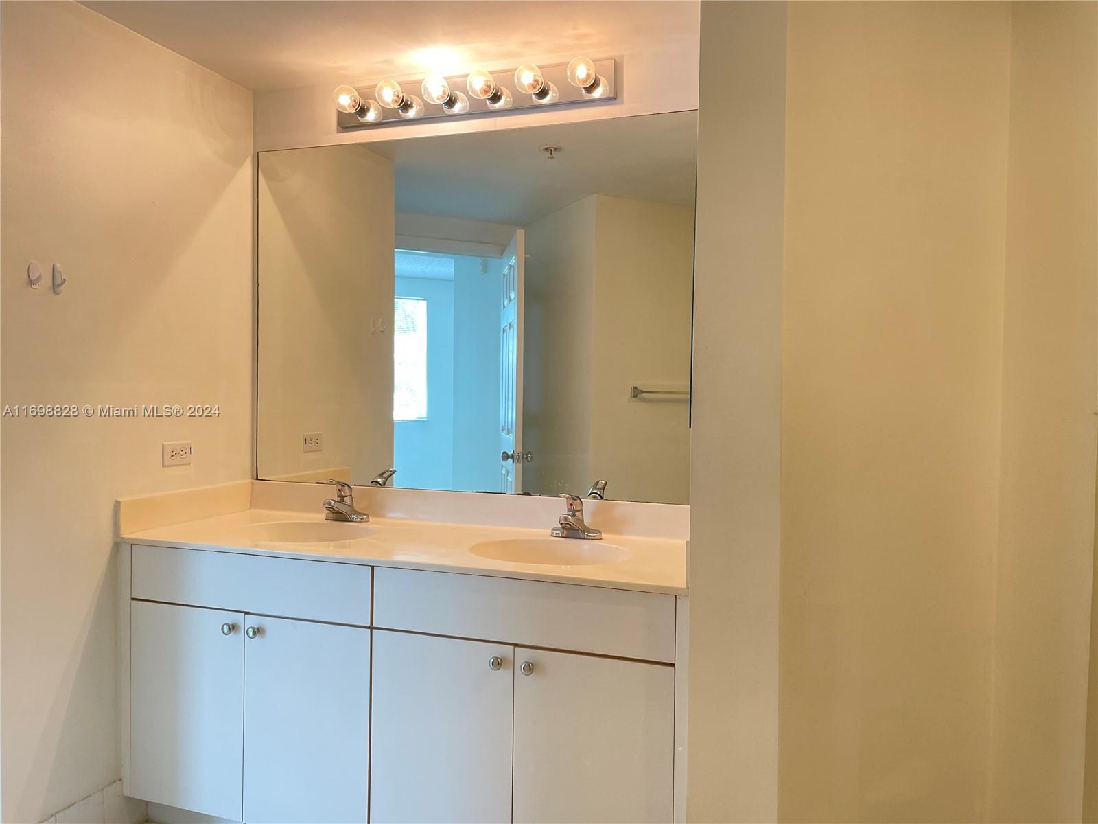 PORTO BELLAGIO CONDO - Residential