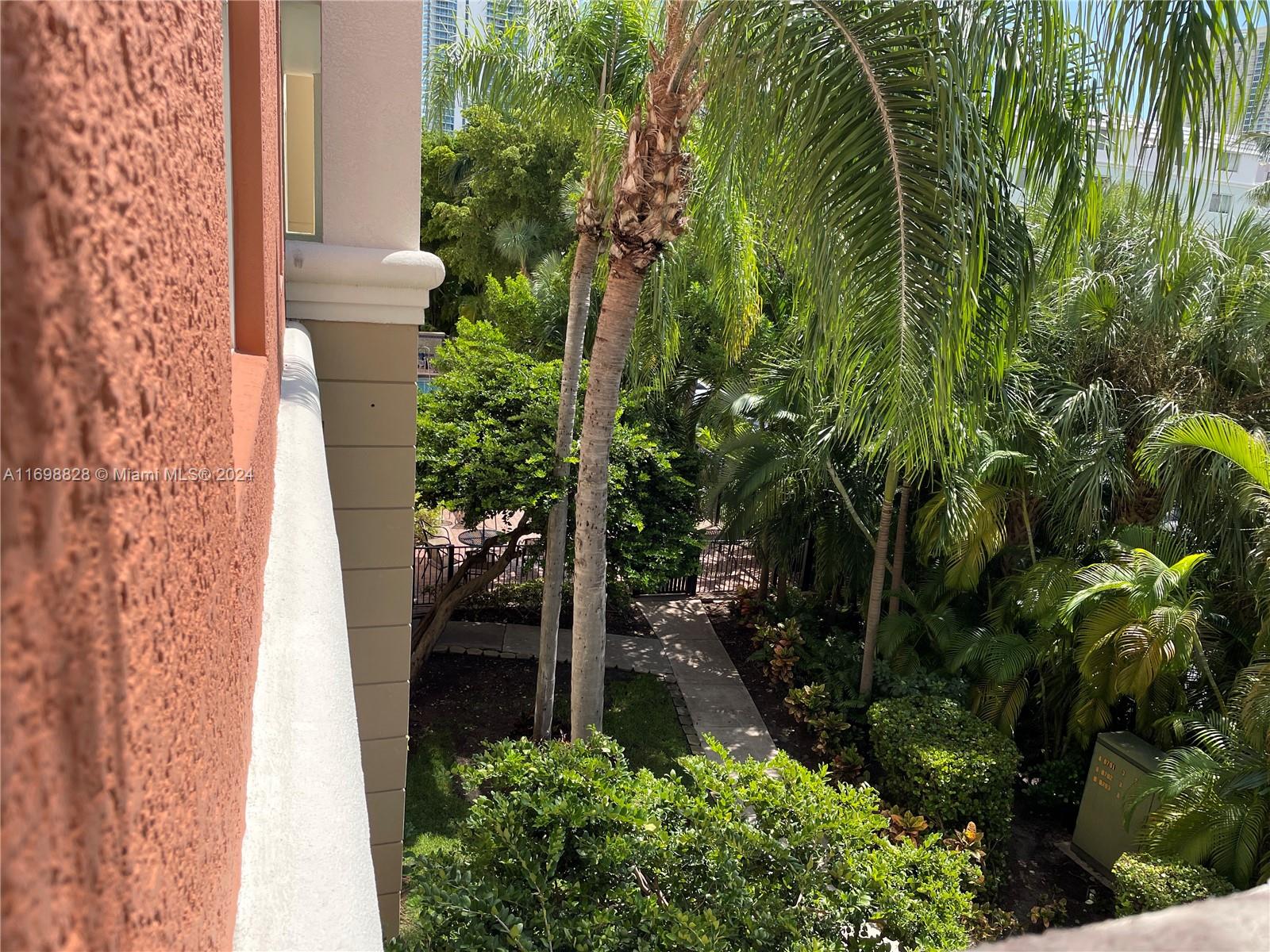 PORTO BELLAGIO CONDO - Residential