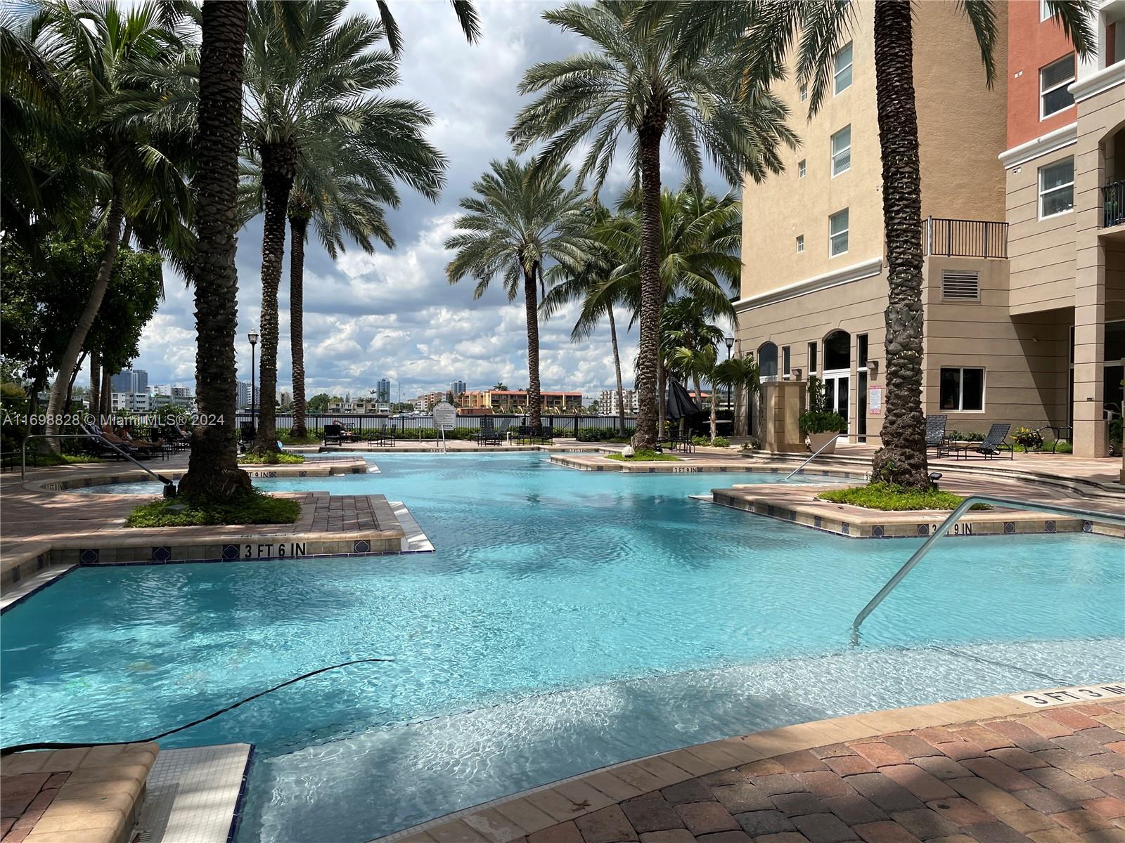 PORTO BELLAGIO CONDO - Residential