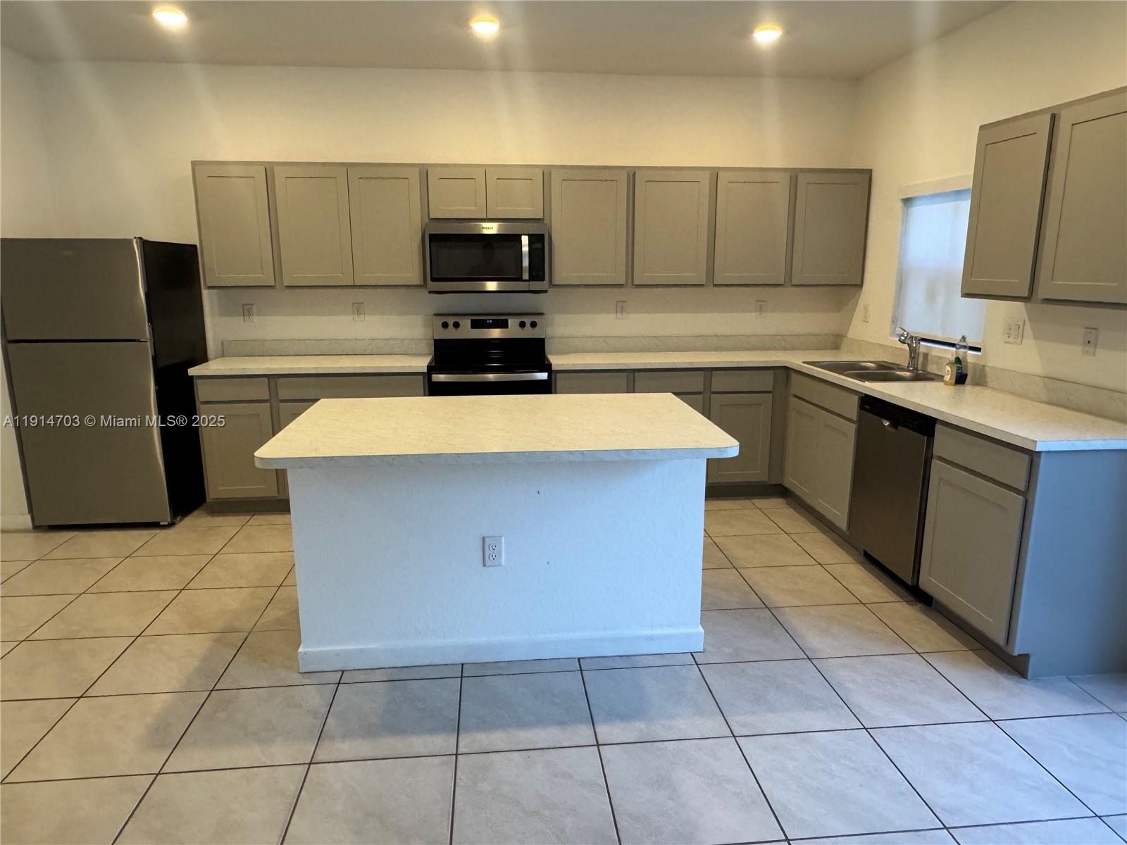 HIGHLAND OAKS - Residential Lease