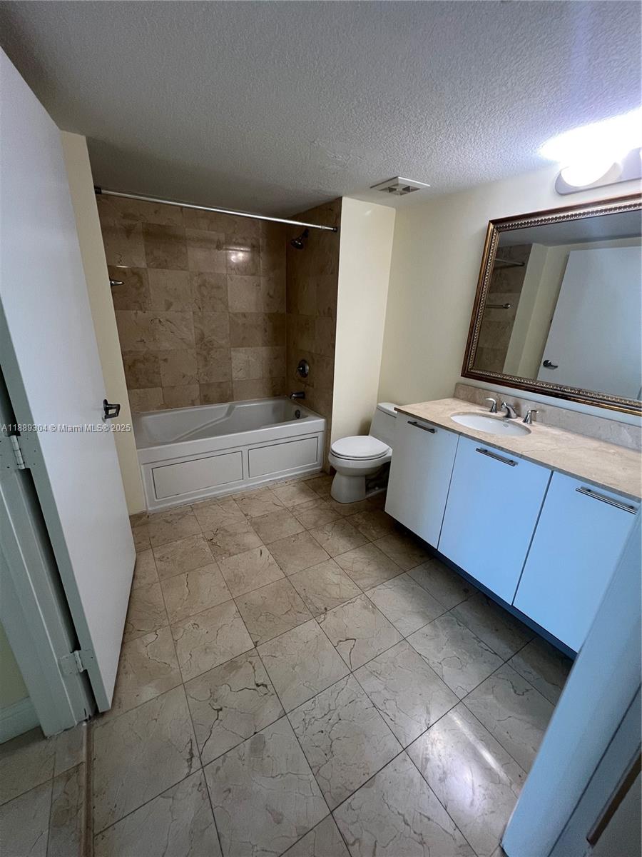 1800 CLUB CONDO - Residential Lease