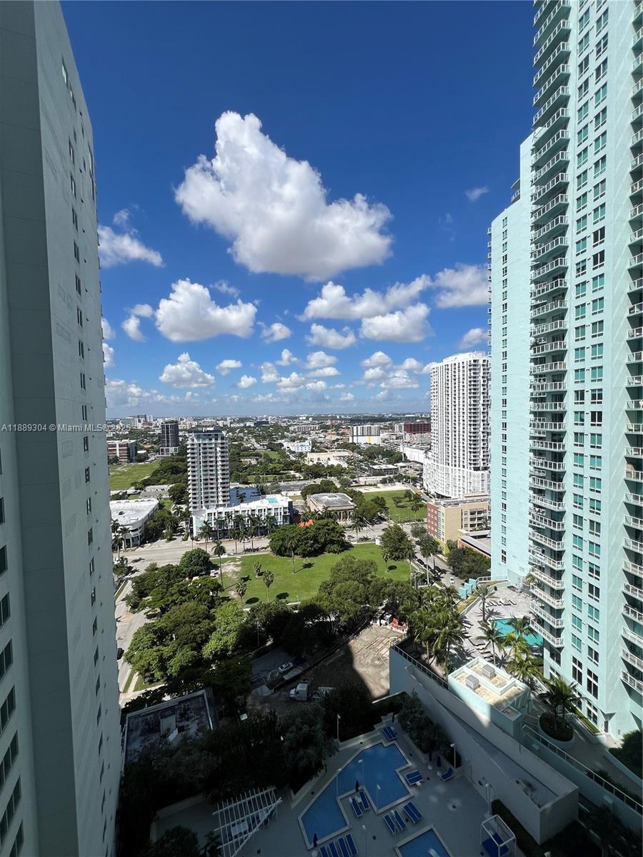 1800 CLUB CONDO - Residential Lease