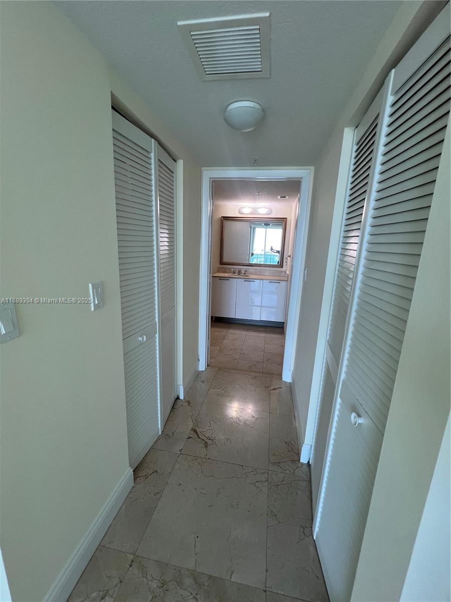 1800 CLUB CONDO - Residential Lease