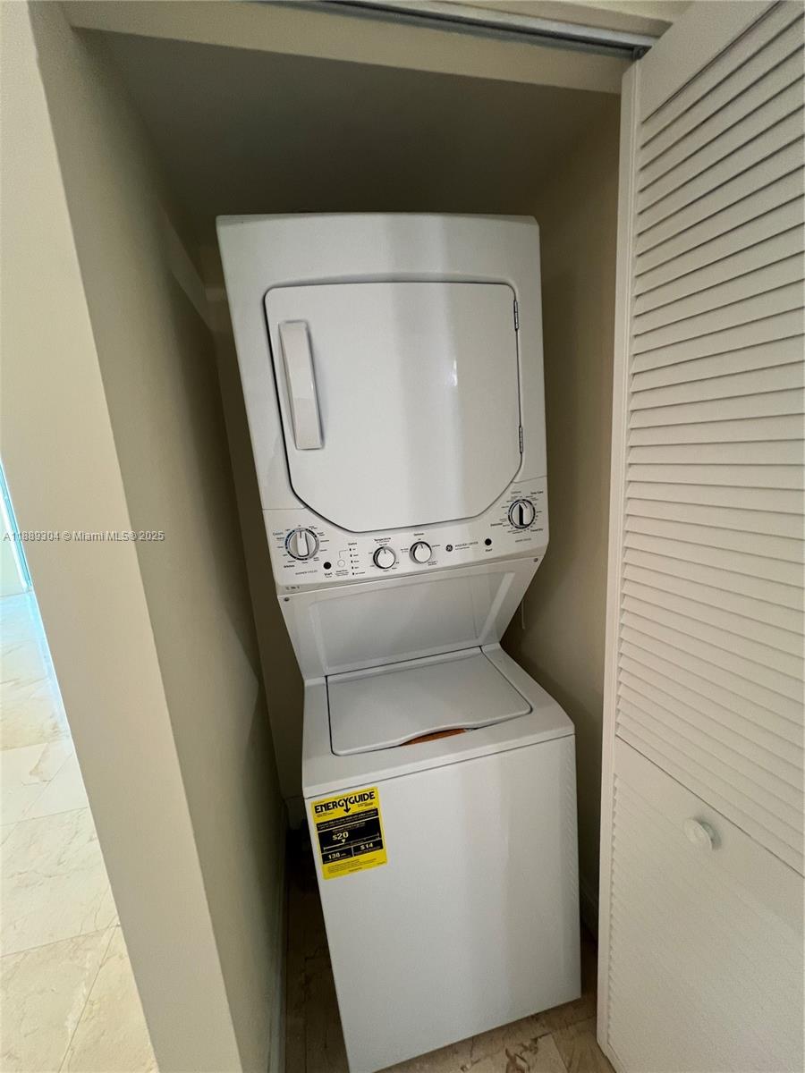 1800 CLUB CONDO - Residential Lease