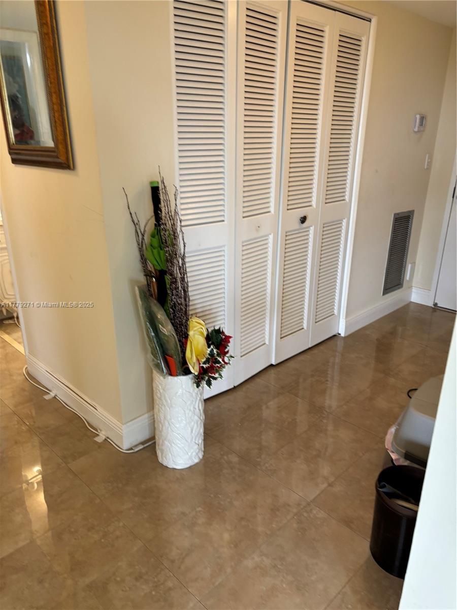 COUNTRY CLUB TOWER OF COR - Residential