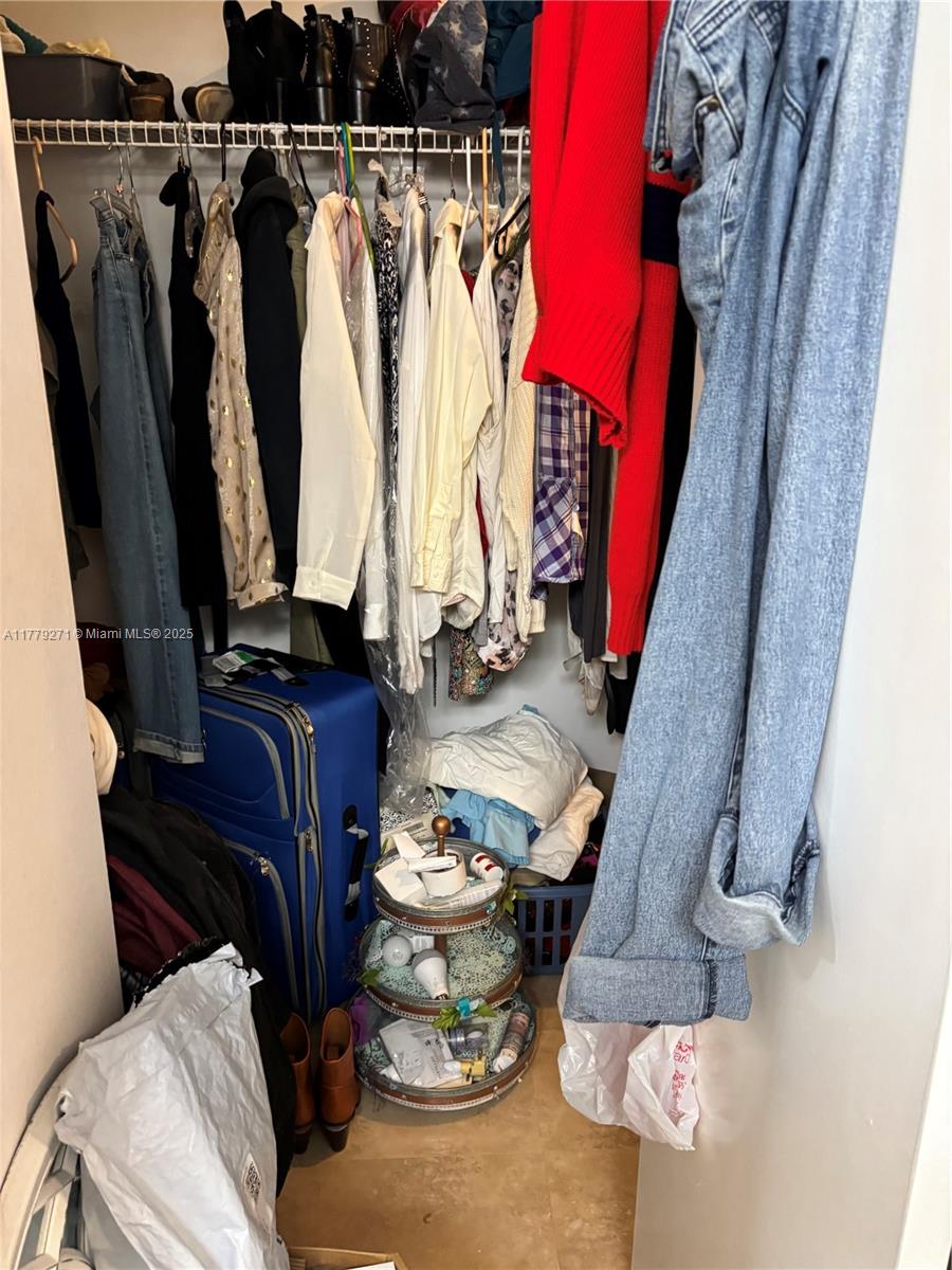 COUNTRY CLUB TOWER OF COR - Residential