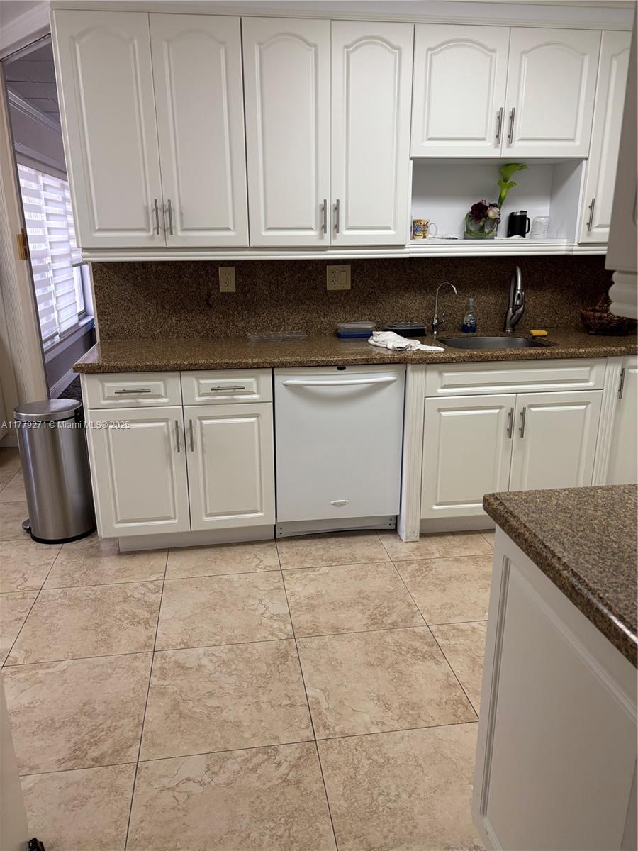 COUNTRY CLUB TOWER OF COR - Residential