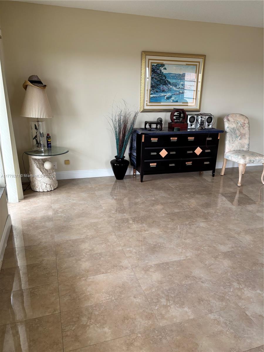 COUNTRY CLUB TOWER OF COR - Residential