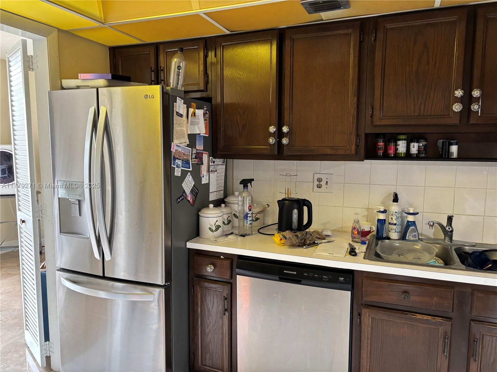 COUNTRY CLUB TOWER OF COR - Residential