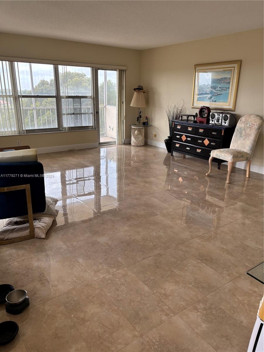 COUNTRY CLUB TOWER OF COR - Residential