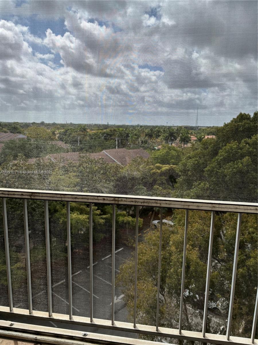 COUNTRY CLUB TOWER OF COR - Residential