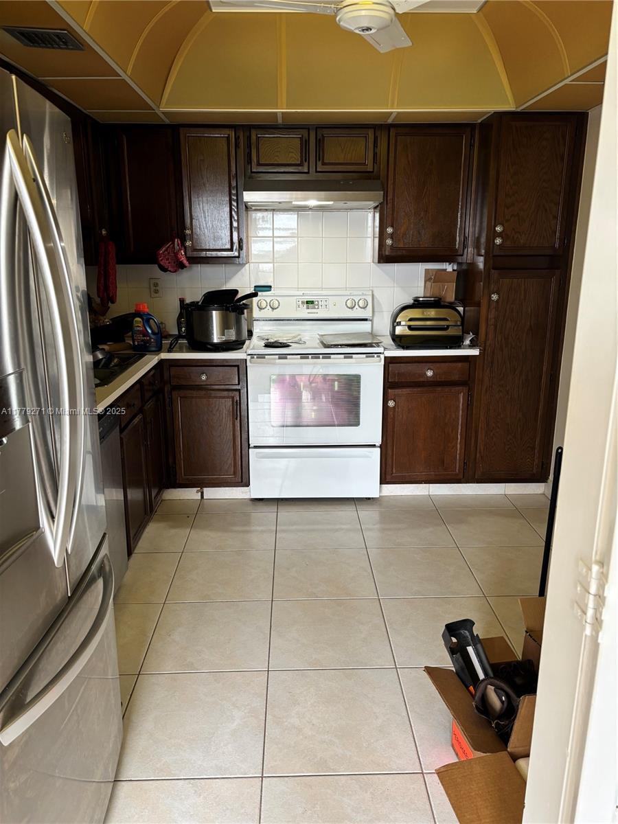 COUNTRY CLUB TOWER OF COR - Residential