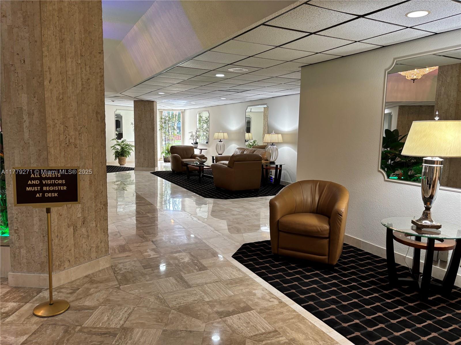 COUNTRY CLUB TOWER OF COR - Residential