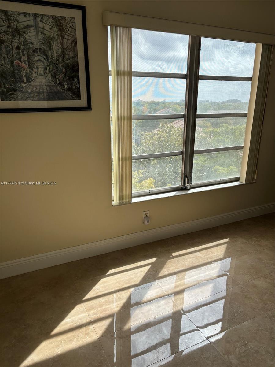 COUNTRY CLUB TOWER OF COR - Residential