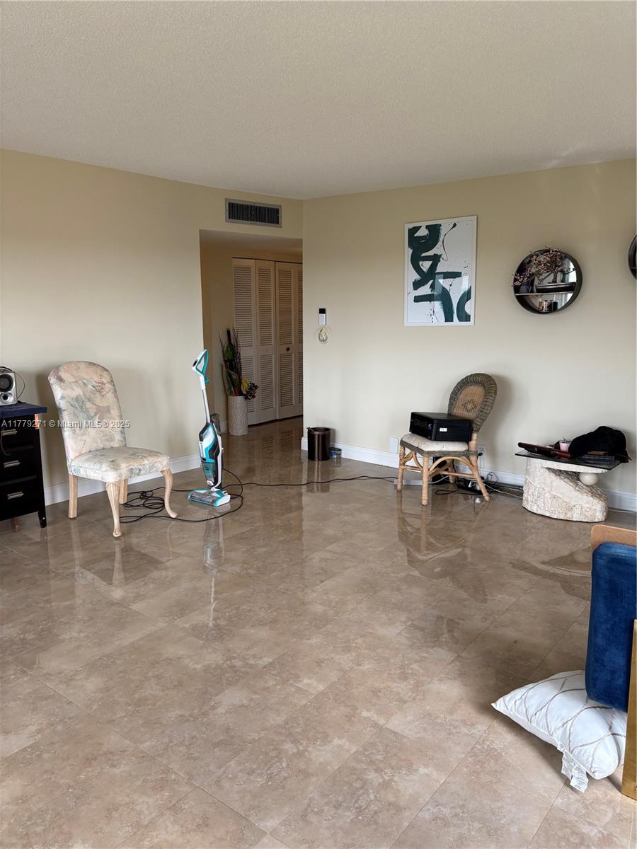 COUNTRY CLUB TOWER OF COR - Residential