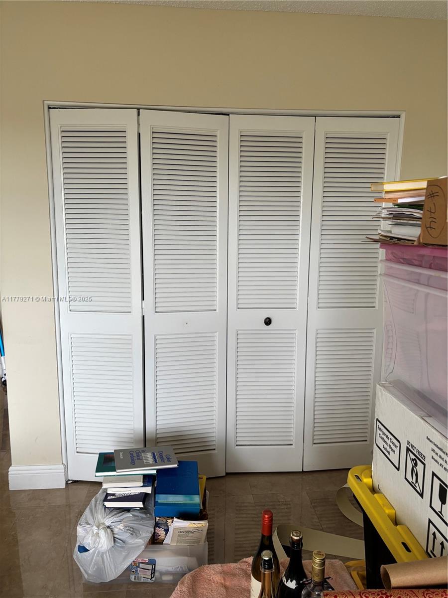 COUNTRY CLUB TOWER OF COR - Residential