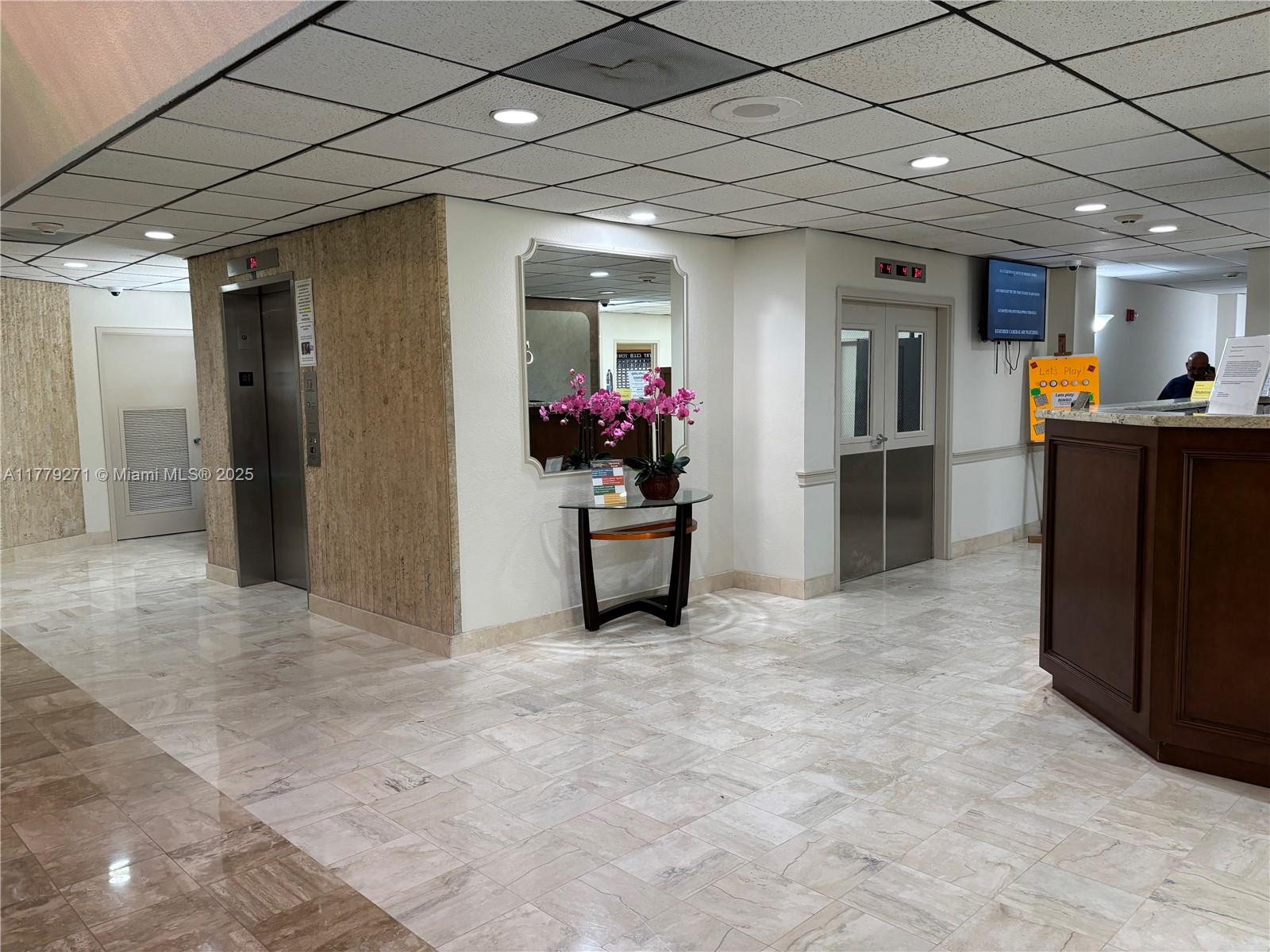 COUNTRY CLUB TOWER OF COR - Residential