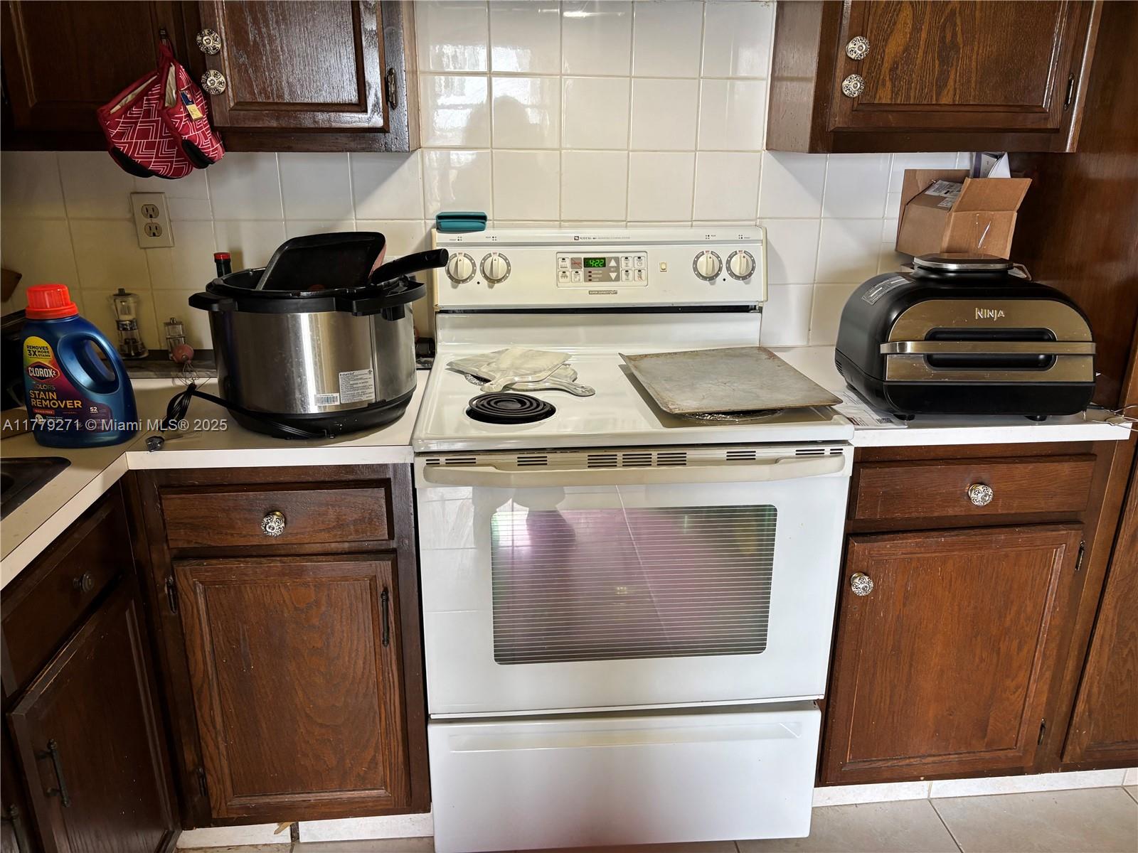 COUNTRY CLUB TOWER OF COR - Residential