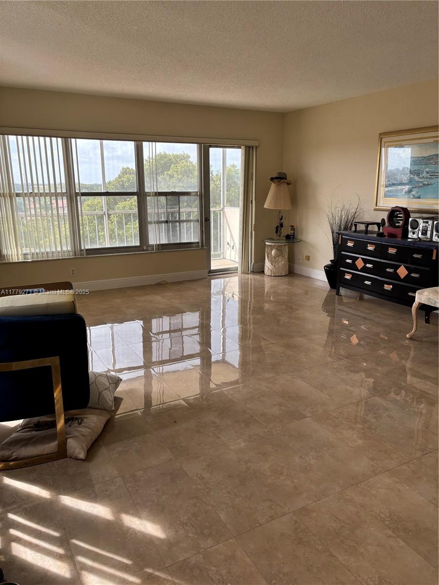 COUNTRY CLUB TOWER OF COR - Residential