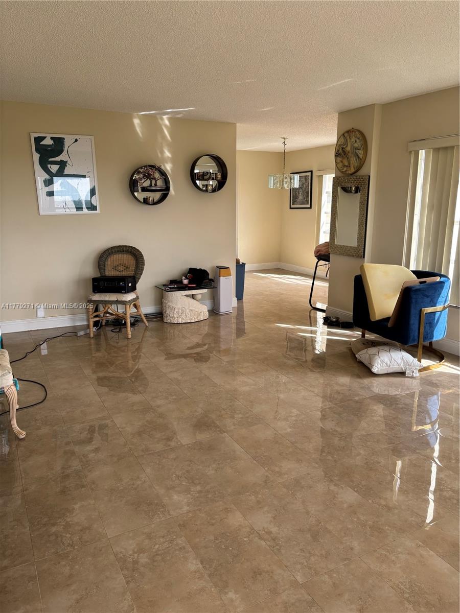 COUNTRY CLUB TOWER OF COR - Residential