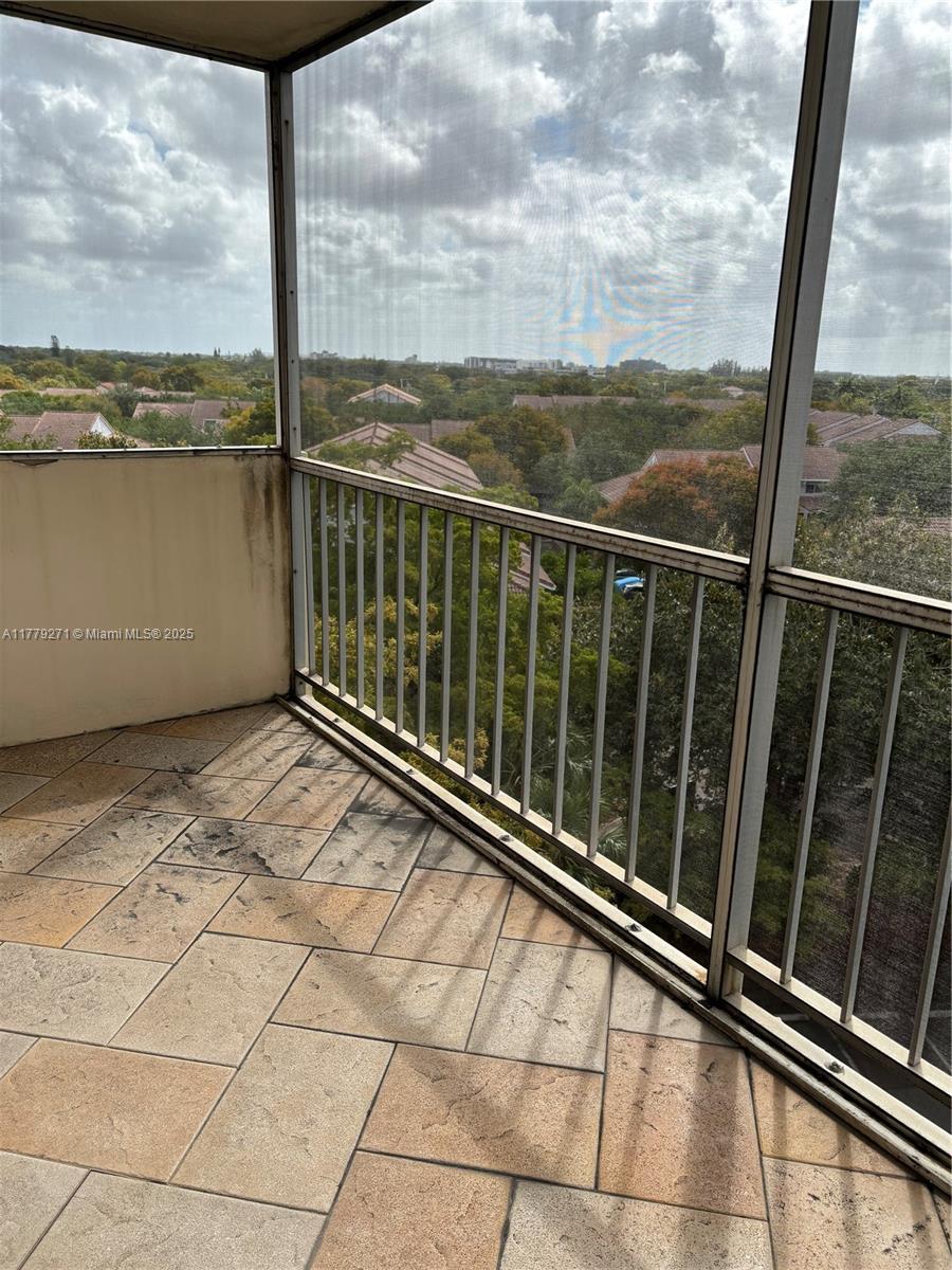 COUNTRY CLUB TOWER OF COR - Residential