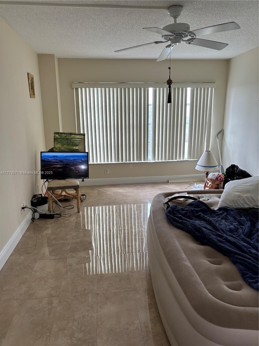 COUNTRY CLUB TOWER OF COR - Residential