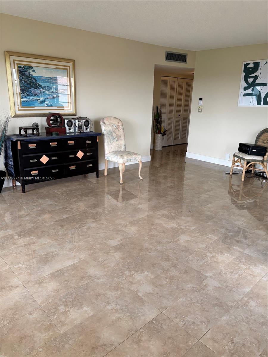 COUNTRY CLUB TOWER OF COR - Residential