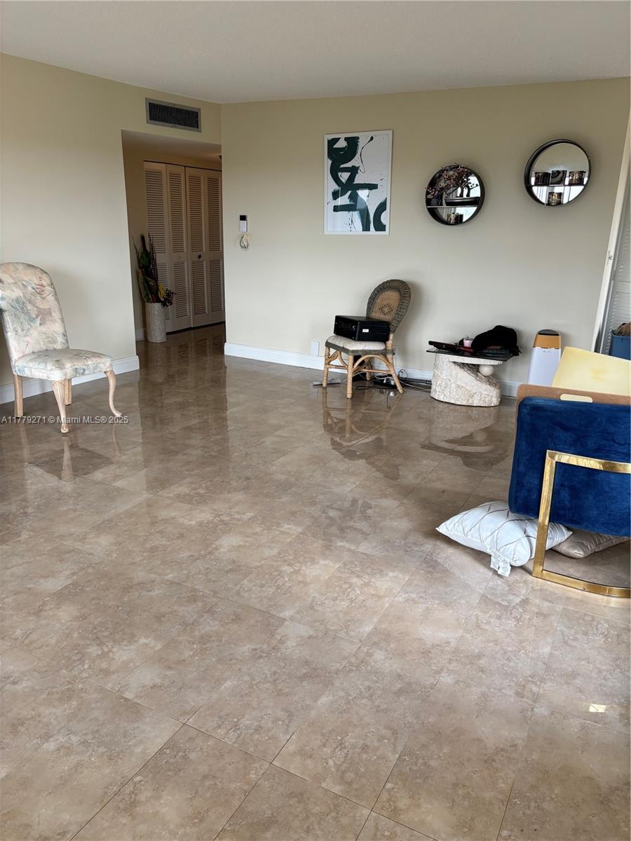 COUNTRY CLUB TOWER OF COR - Residential