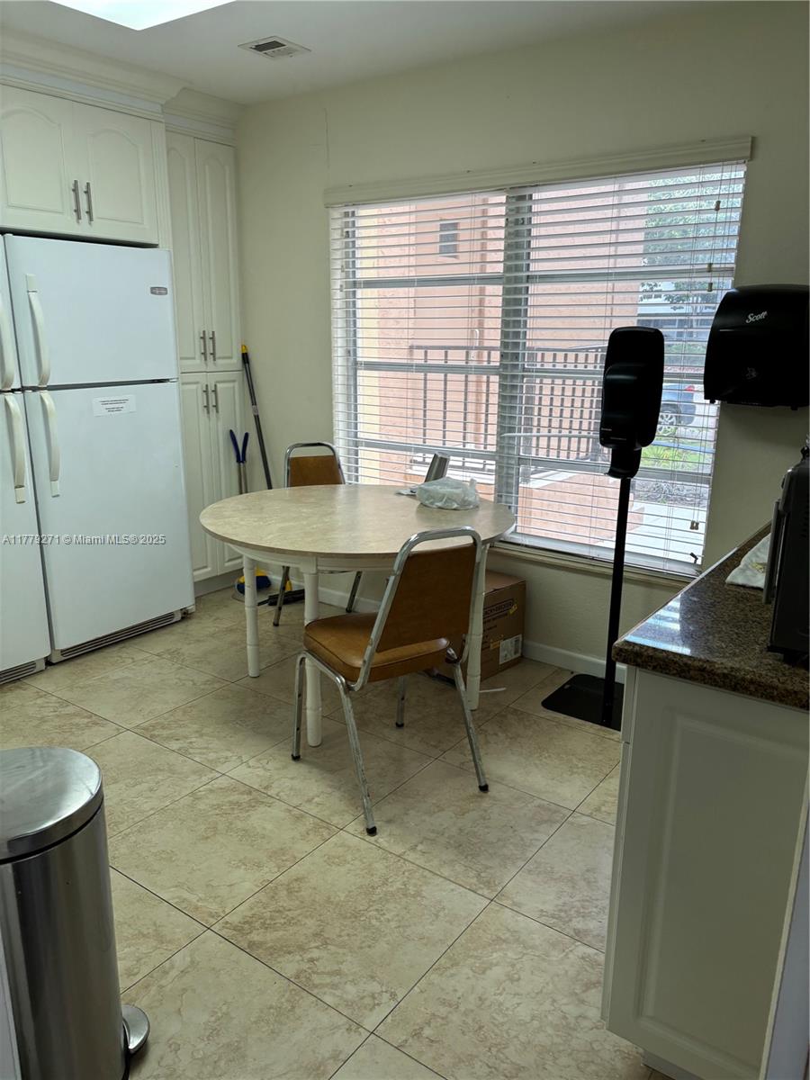 COUNTRY CLUB TOWER OF COR - Residential