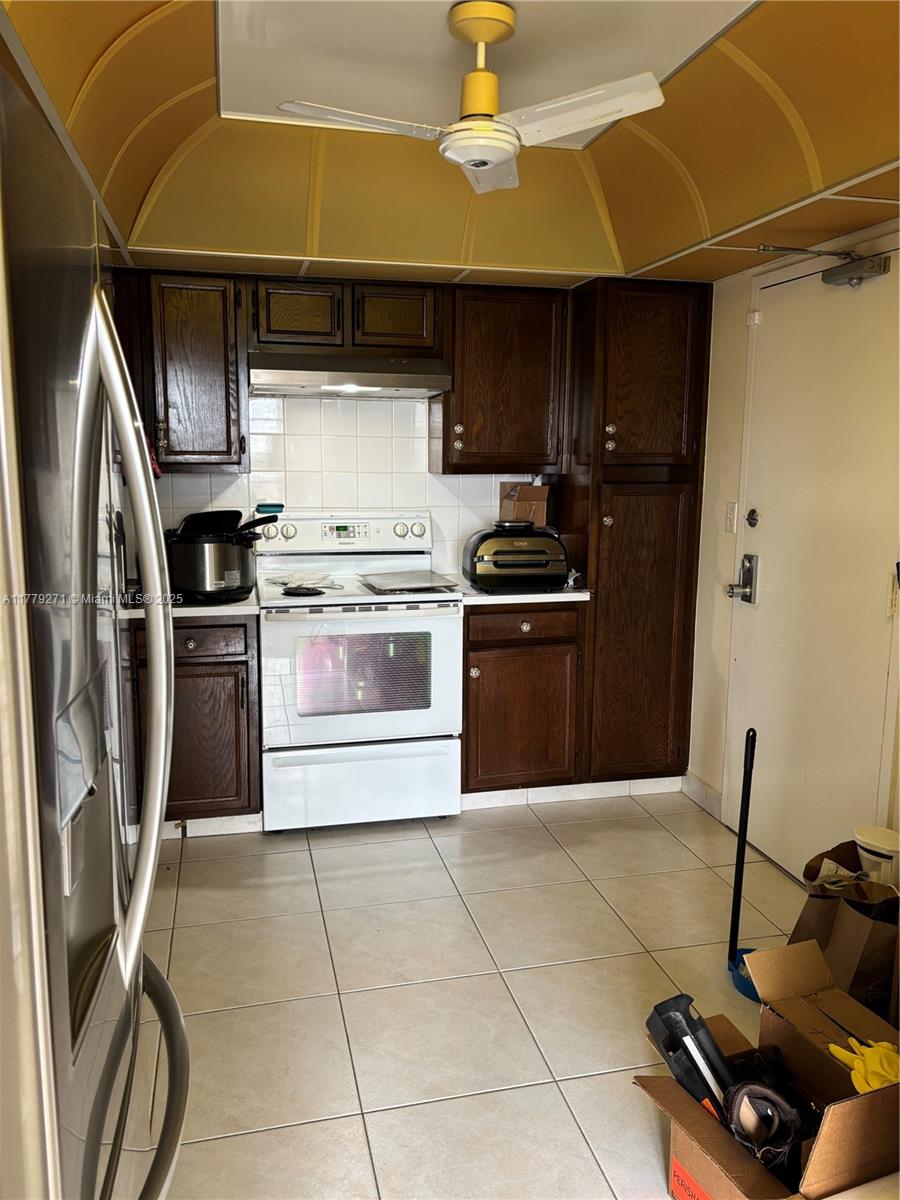 COUNTRY CLUB TOWER OF COR - Residential