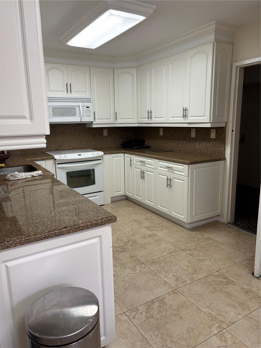 COUNTRY CLUB TOWER OF COR - Residential