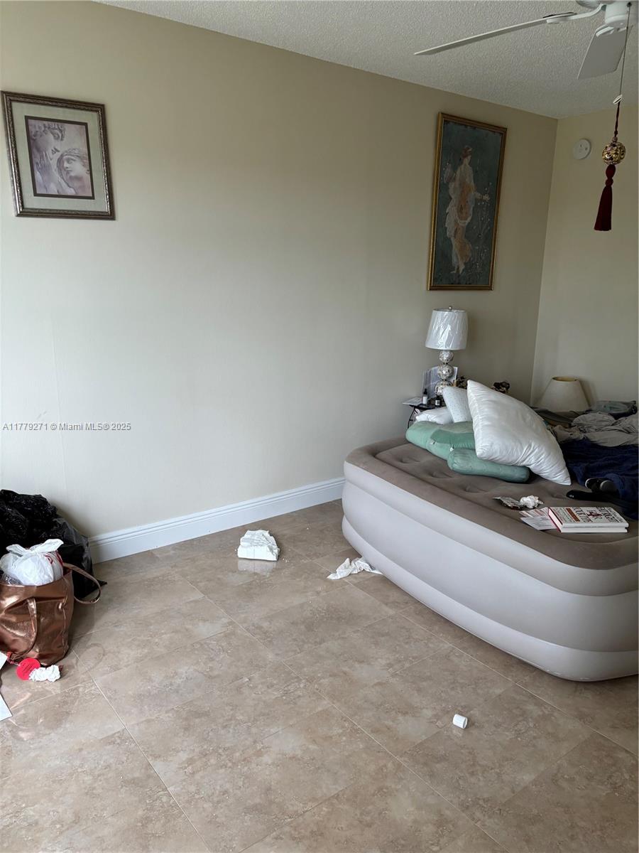 COUNTRY CLUB TOWER OF COR - Residential