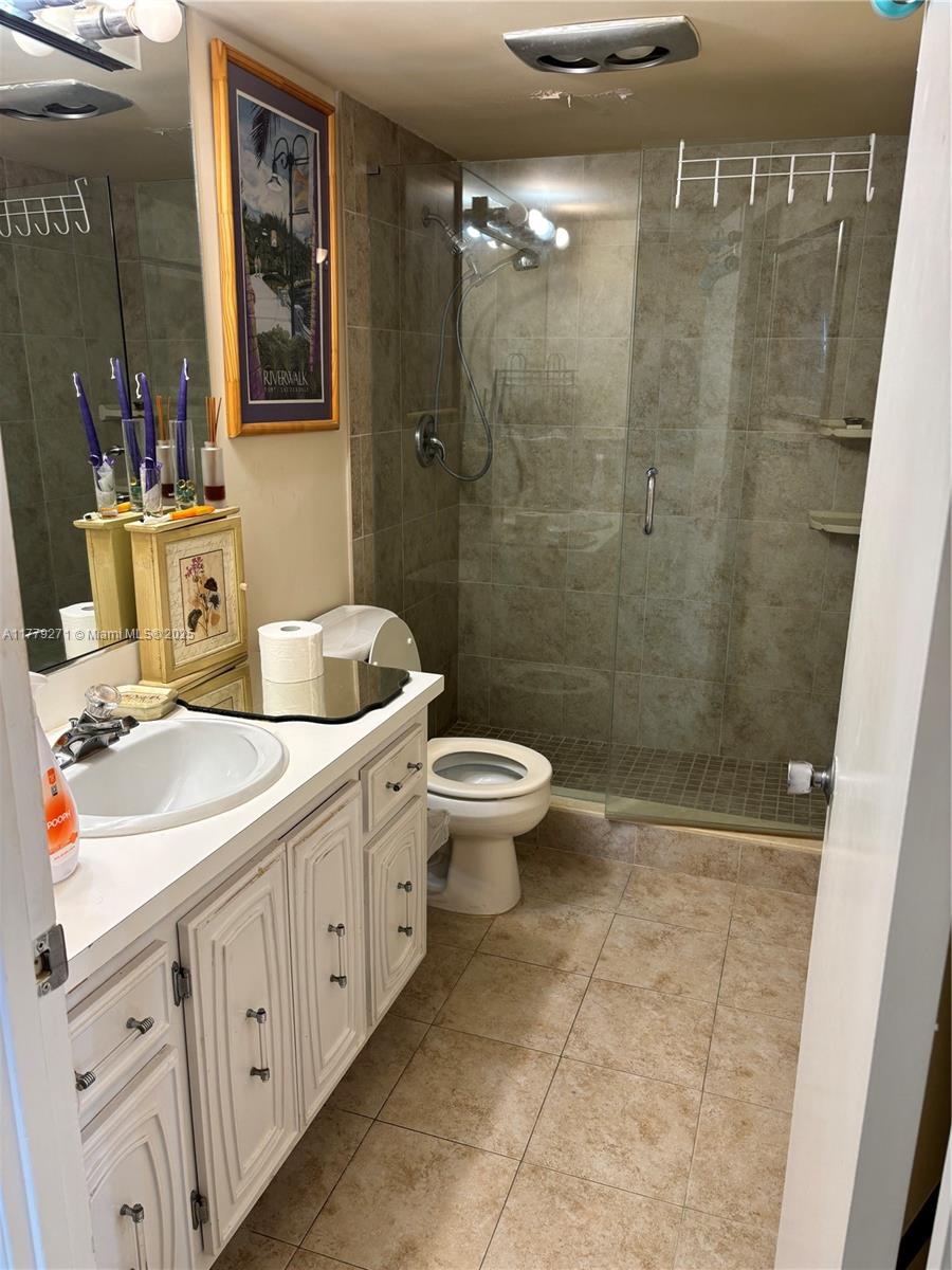 COUNTRY CLUB TOWER OF COR - Residential