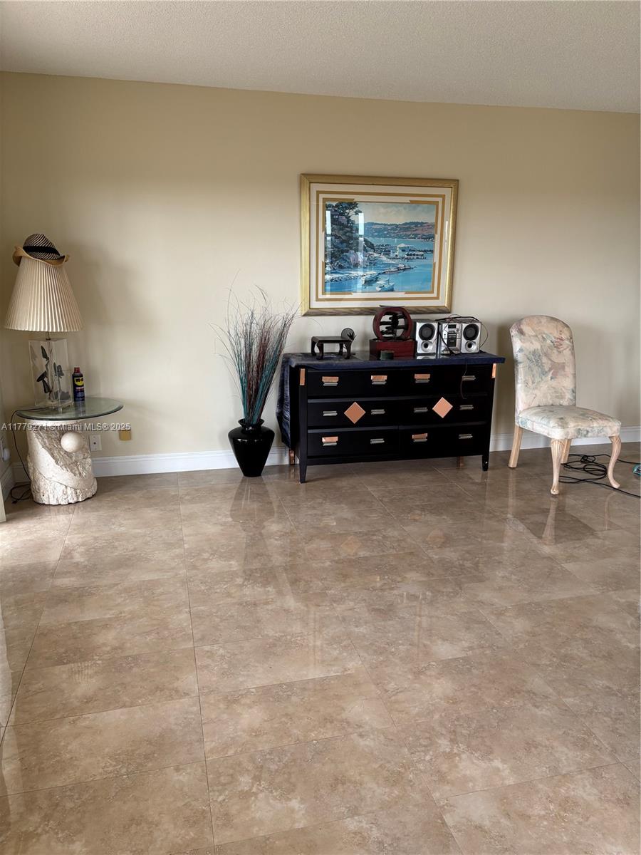 COUNTRY CLUB TOWER OF COR - Residential