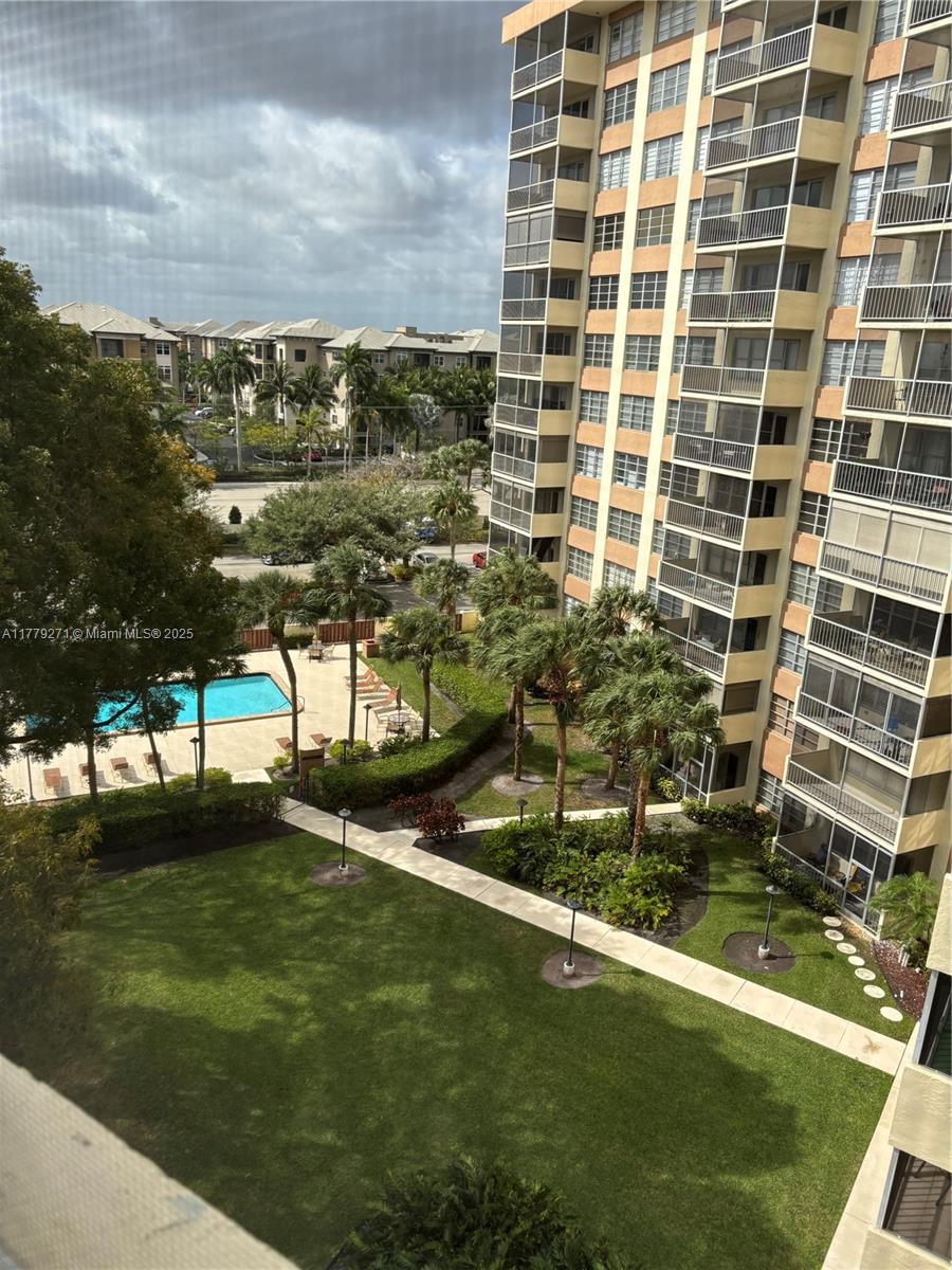 COUNTRY CLUB TOWER OF COR - Residential