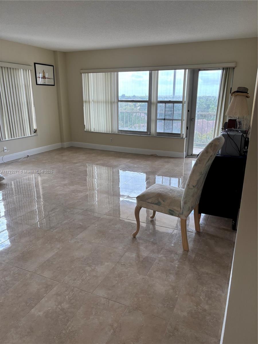 COUNTRY CLUB TOWER OF COR - Residential