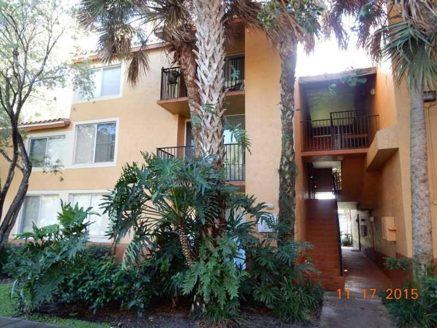 For Rent, 1 bed/1 bath condo located on the frist floor in Lakes of Jacranda, an all age comunity with pool, tennis and exercise room with plenty of parking. Neutral ceramic tile throughout the unit with a stacked  washer/dryer in the laundry room on the  back patio. Local shopping and park nearby.  Minutes to I-595/I-75 and Sawgrass Mills.