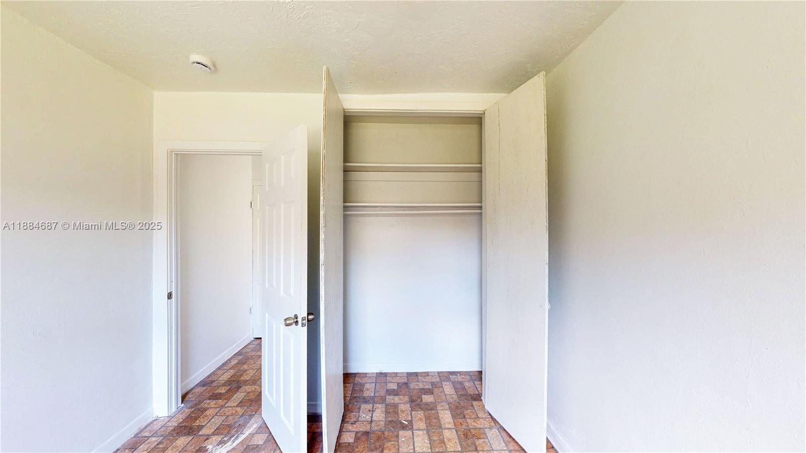 CORAL BAY MANOR - Residential Income