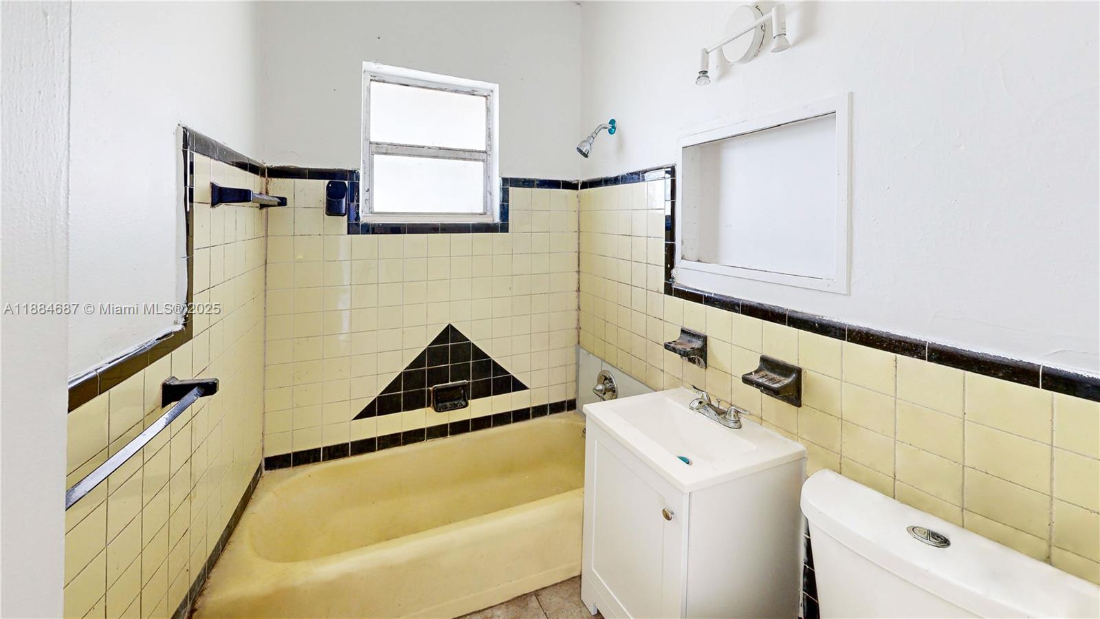 CORAL BAY MANOR - Residential Income